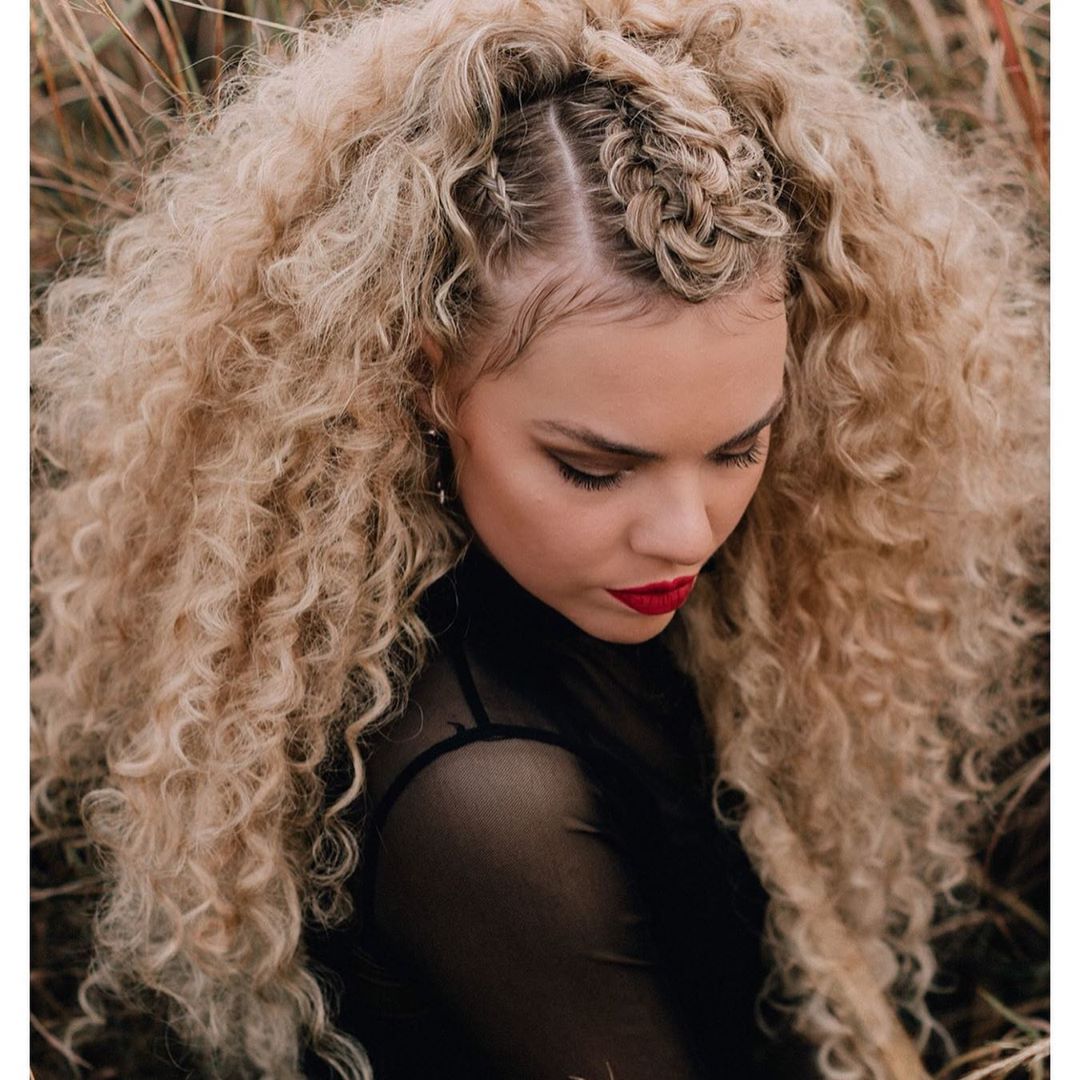 4 Hairstyles with Curly Clip In Extensions